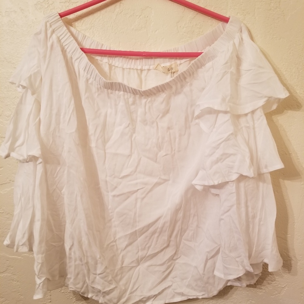Entro Off shoulder ruffled sleeves